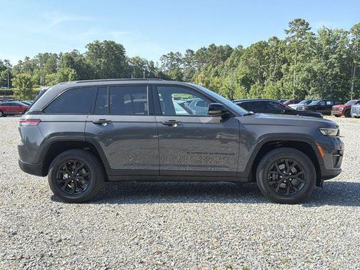 Baltic Gray Metallic Clearcoat 2025 Jeep Grand Cherokee Altitude