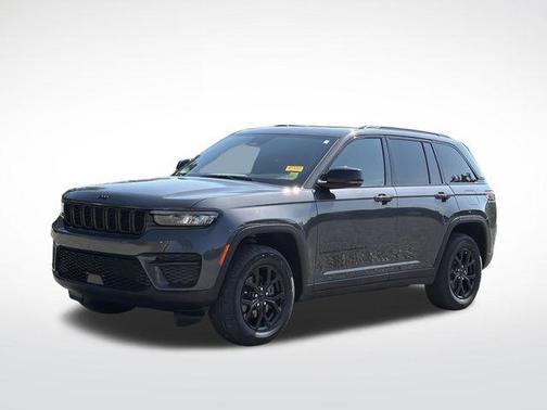 Baltic Gray Metallic Clearcoat 2025 Jeep Grand Cherokee Altitude