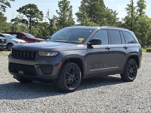 Baltic Gray Metallic Clearcoat 2025 Jeep Grand Cherokee Altitude