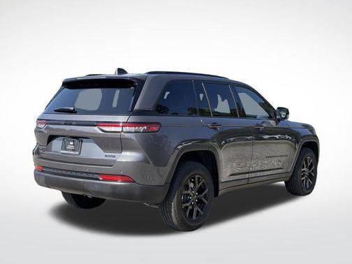 Baltic Gray Metallic Clearcoat 2025 Jeep Grand Cherokee Altitude