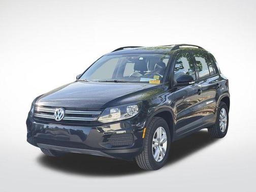 Deep Black Pearl 2017 Volkswagen Tiguan 2.0T S 4MOTION