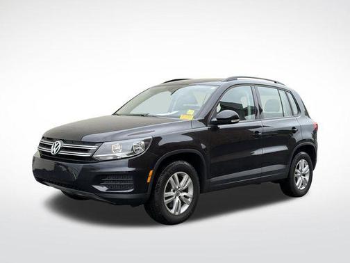 Deep Black Pearl 2017 Volkswagen Tiguan 2.0T S 4MOTION