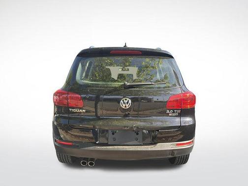 Deep Black Pearl 2017 Volkswagen Tiguan 2.0T S 4MOTION