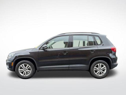 Deep Black Pearl 2017 Volkswagen Tiguan 2.0T S 4MOTION