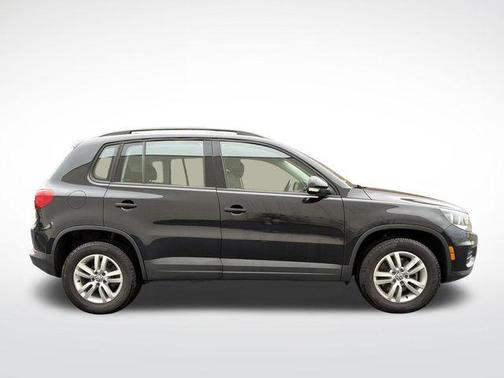 Deep Black Pearl 2017 Volkswagen Tiguan 2.0T S 4MOTION