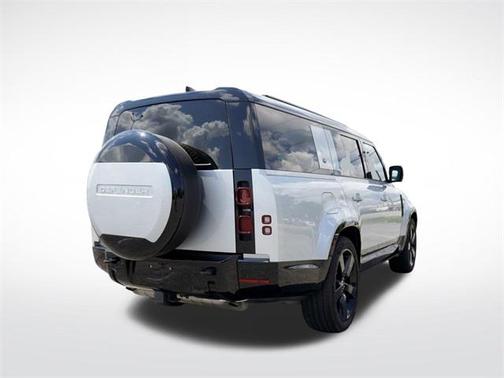 2024 Land Rover Defender 130 P400 X-Dynamic SE