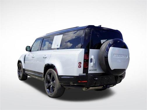 2024 Land Rover Defender 130 P400 X-Dynamic SE