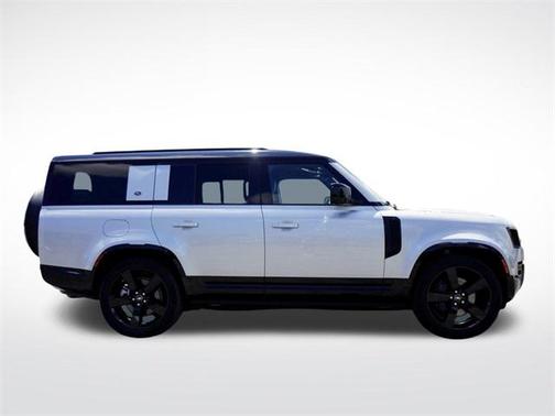2024 Land Rover Defender 130 P400 X-Dynamic SE