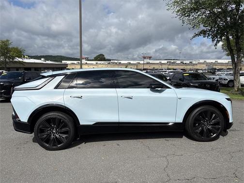 2025 Cadillac LYRIQ Sport w/1SK