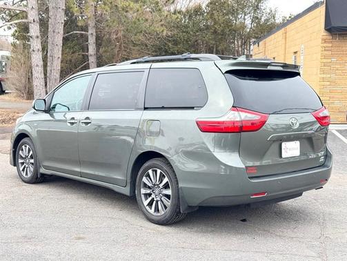 2020 Toyota Sienna XLE