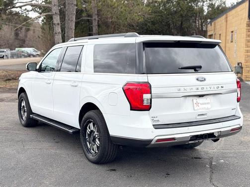 Oxford White 2023 Ford Expedition Max XLT
