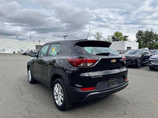 Mosaic Black Metallic 2023 Chevrolet Trailblazer LS