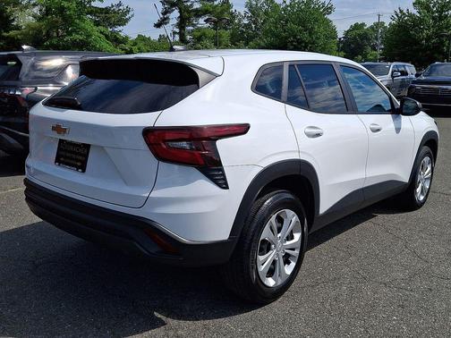Summit White 2024 Chevrolet Trax LS