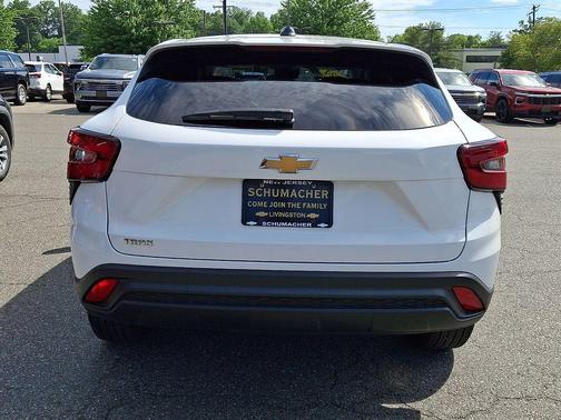 Summit White 2024 Chevrolet Trax LS