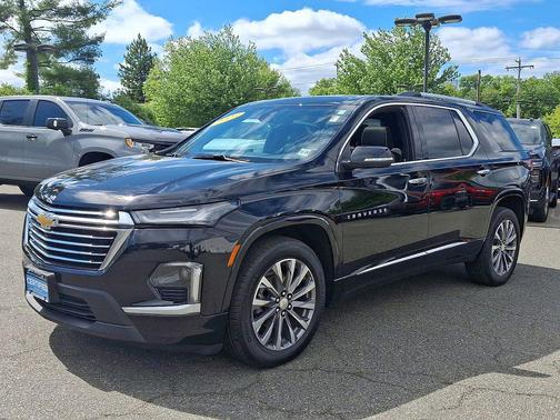 Mosaic Black Metallic 2023 Chevrolet Traverse Premier