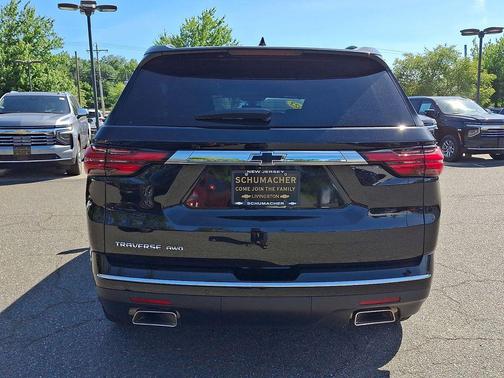 Mosaic Black Metallic 2023 Chevrolet Traverse High Country