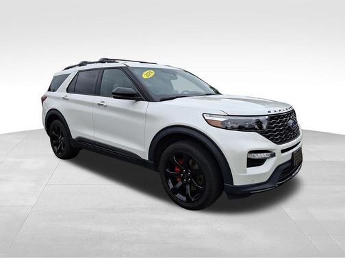 White Metallic 2024 Ford Explorer ST