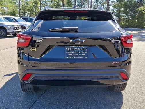 Mosaic Black Metallic 2024 Chevrolet Trax FWD 2RS