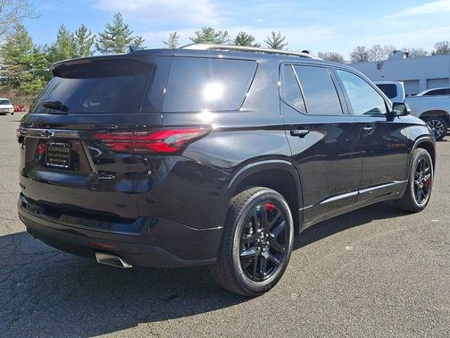 Mosaic Black Metallic 2023 Chevrolet Traverse Premier