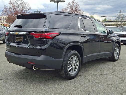 Mosaic Black Metallic 2023 Chevrolet Traverse LT Cloth