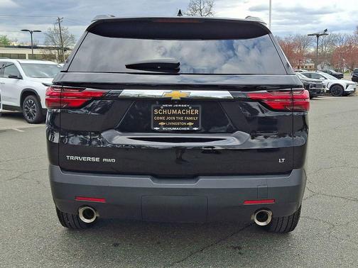 Mosaic Black Metallic 2023 Chevrolet Traverse LT Cloth
