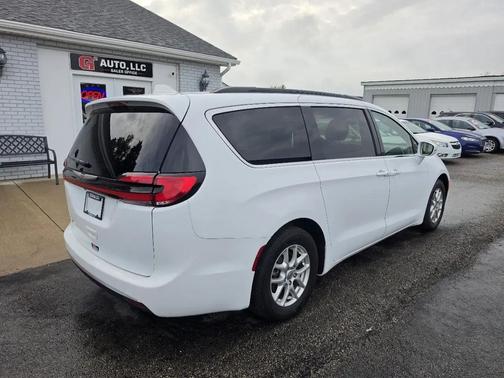 Bright White Clearcoat 2022 Chrysler Pacifica Touring L