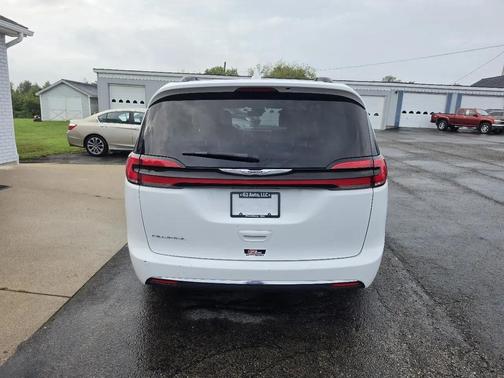 Bright White Clearcoat 2022 Chrysler Pacifica Touring L
