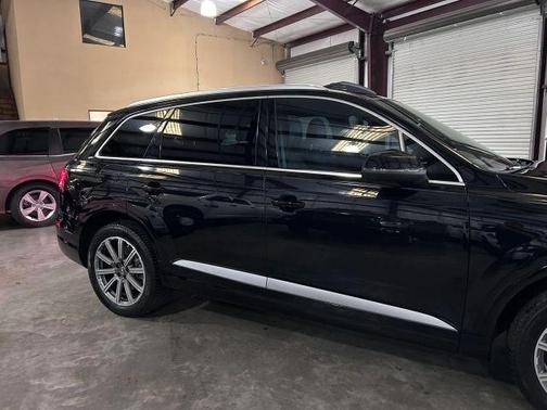 Orca Black Metallic 2018 Audi Q7 3.0T Prestige