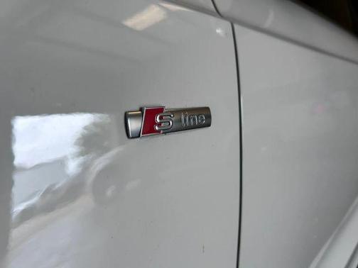 Cortina White 2018 Audi Q3 2.0T Sport Premium