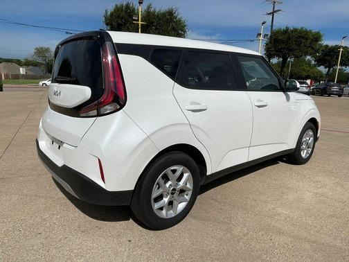 Snow White Pearl 2025 Kia Soul LX