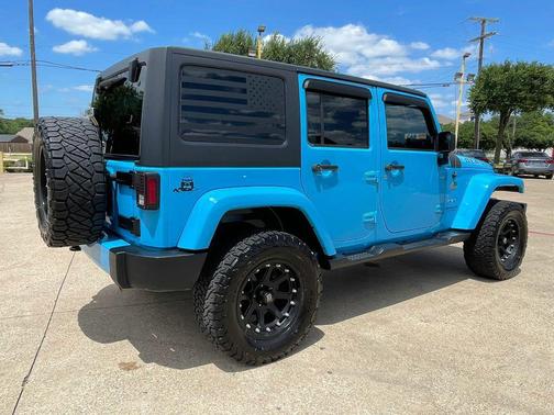 Chief Clearcoat 2017 Jeep Wrangler Unlimited Sahara