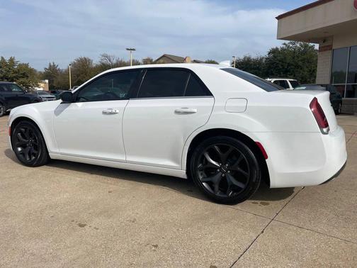 2020 Chrysler 300 Touring