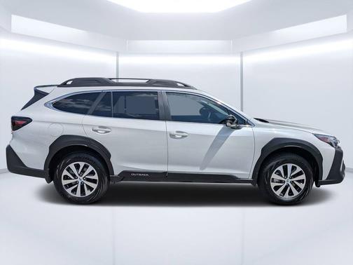 Crystal White Pearl 2025 Subaru Outback Premium