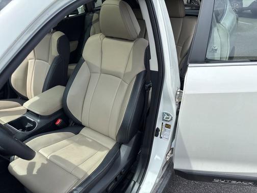 Crystal White Pearl 2024 Subaru Outback Limited