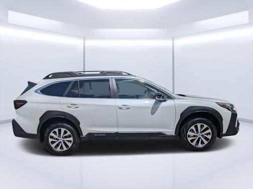 Crystal White Pearl 2025 Subaru Outback Premium