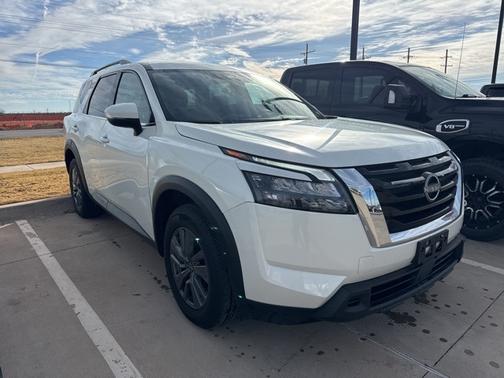 2024 Nissan Pathfinder SV