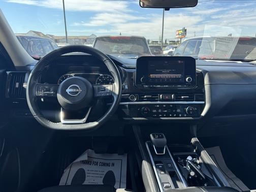 2023 Nissan Pathfinder SV