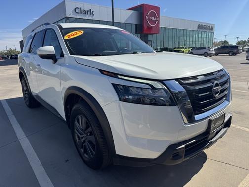 2023 Nissan Pathfinder SV