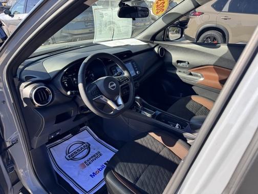 2023 Nissan Kicks SR