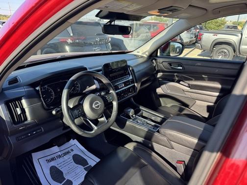 2023 Nissan Pathfinder SL