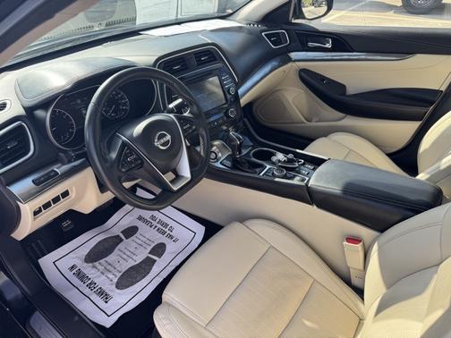 2023 Nissan Maxima SV