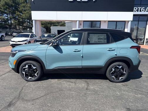 Blue / Black 2026 Kia Seltos S