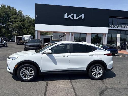 Summit White 2024 Buick Envista Preferred