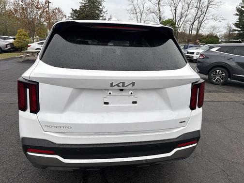 White 2026 Kia Sorento S
