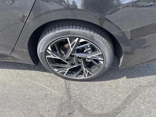 Aurora Black Pearl 2026 Kia K5 GT-Line