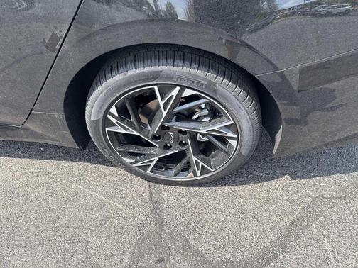 Aurora Black Pearl 2026 Kia K5 GT-Line