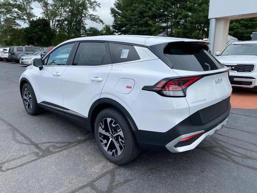 Glacial White Pearl 2025 Kia Sportage EX