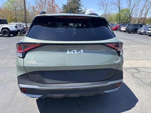 Jungle Green 2024 Kia Sportage X-Line