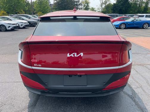 2025 Kia EV6 Light