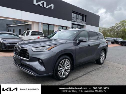 Magnetic Gray Metallic 2024 Toyota Highlander Platinum
